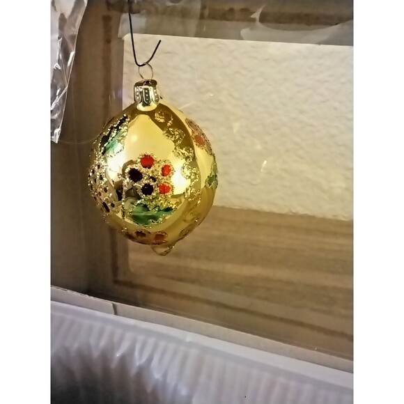 5 VTG Commodore Christmas Classics Glass Ornaments White w/Red Swag Glittery - Picture 7 of 8